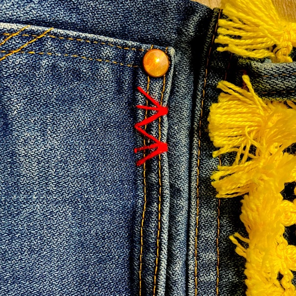 Distressed WRANGLERS embroidered cutoff shorts, Daisy Dukes, Womens 4-6 boho - Picture 3 of 13